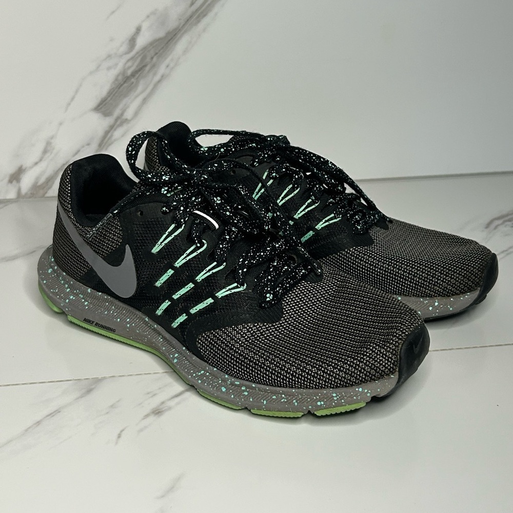 Nike Run Swift Black and Mint Athletic Shoes Size 8